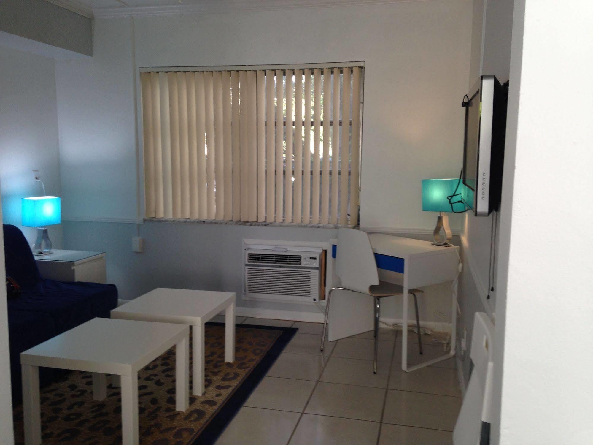 Cheston House - Clothing Optional All Male Guesthouse ฟอร์ต ลอเดอร์เดล ภายนอก รูปภาพ